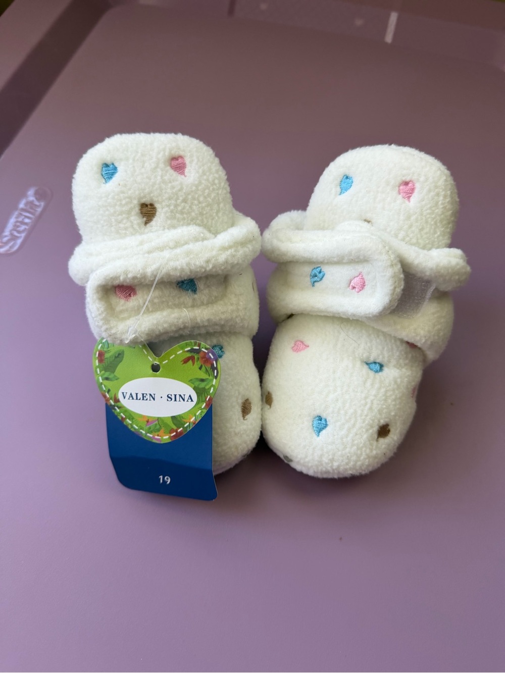 Cream Baby Crib Shoes with Pink & Blue Hearts
